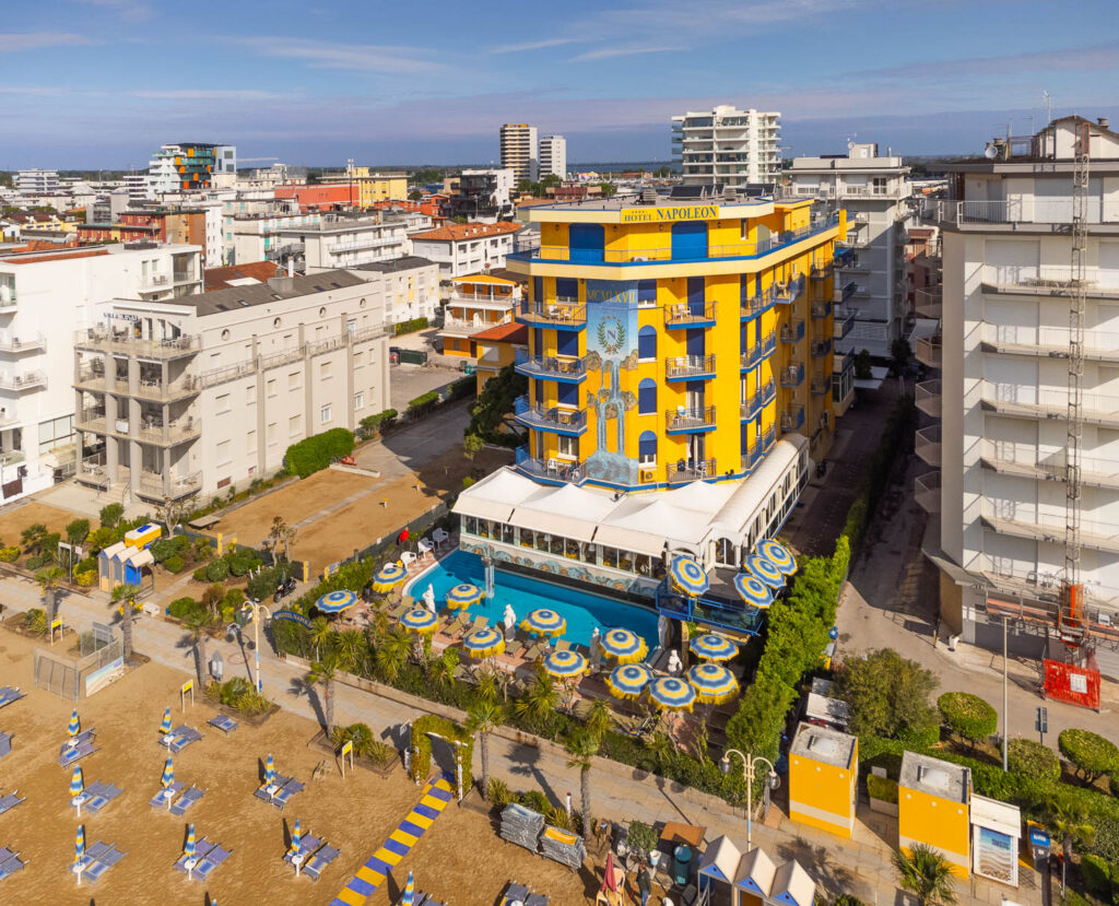 Hotel Napoleon vista dalla spiaggia